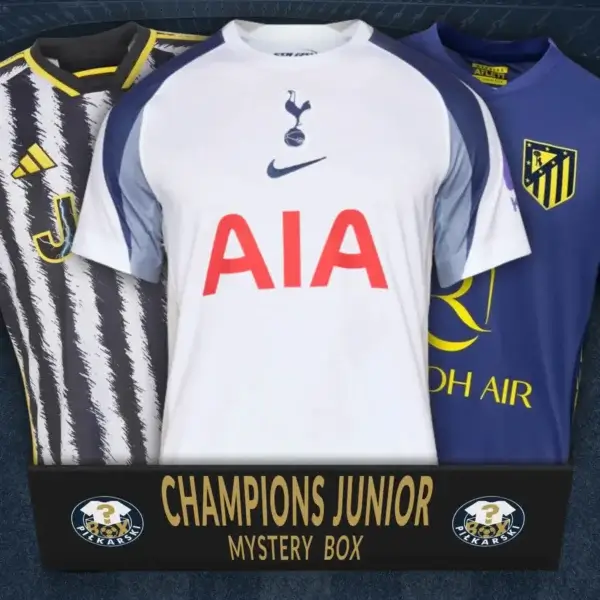 Trzy koszulki piłkarskie: koszulka Tottengam w kolorze białym, koszulka Juventus biało-czarna, koszulka Atletico Madryt granatowa.