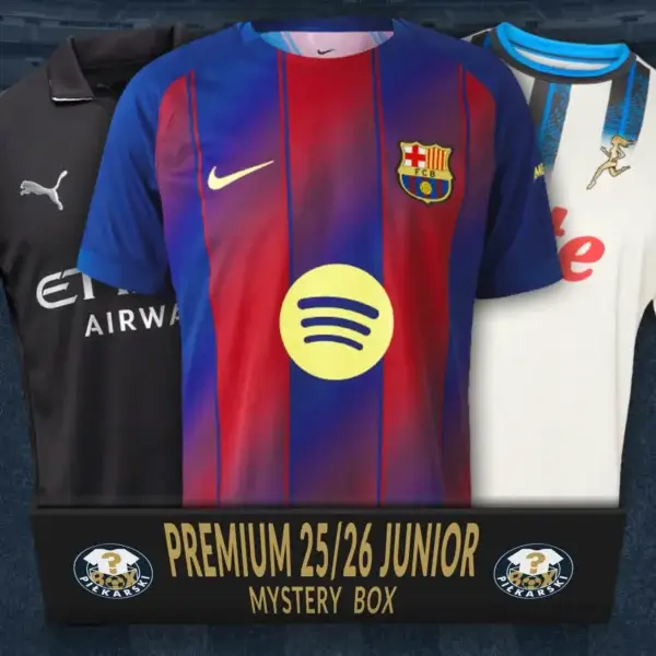 Niebiesko-czerwona koszulka piłkarska FC Barcelona, czarna Manchester City oraz biała Atalanta.